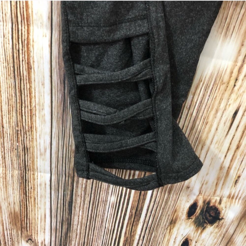 ⭐️ Plus Size Work Out Capri Leggings - Picture 3 of 6